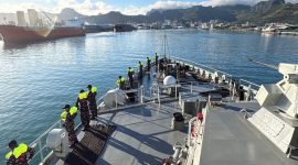 KRI Canopus-936 (KRI CNP-936) berhasil menyelesaikan Etape IV dan resmi bersandar di Port Louis, Mauritius (foto. dispenal)