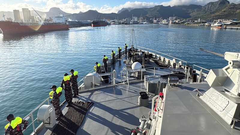 KRI Canopus-936 (KRI CNP-936) berhasil menyelesaikan Etape IV dan resmi bersandar di Port Louis, Mauritius (foto. dispenal)