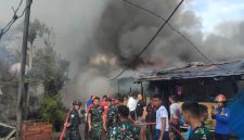 Kebakaran yang melanda permukiman padat penduduk di Kelurahan Kairagi Weru, Kota Manado (dok dispenal)