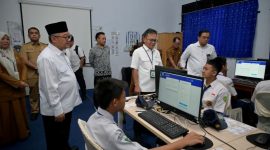 Mendikdasmen Abdul Mu'ti meninjau langsung pelaksanaan TKA. (dok. rentak.id)