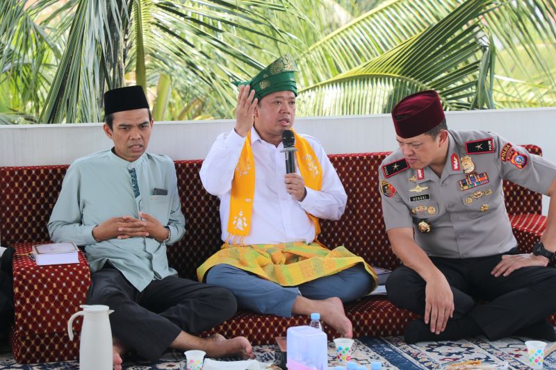 Menteri ATR-BPN Nusron Wahid dalam kegiatan silaturahim dan ceramah keagamaan bersama Abdul Somad (foto. atr-bpn)
