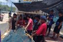 Penangkap ikan yang menggunakan alat tangkap Jaring Hela Udang Berkantong.( dok. kkp)