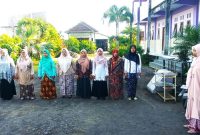Upacara memperingati Hari Kartini, Madrasah Aliyah Khomsani Nur Klanting (foto. atz)