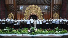 Wamendikdasmen Fajar Riza Ul Haq meresmikan hasil program revitalisasi tahun 2025 di 19 satuan pendidikan. (dok. kemendikdasmen)