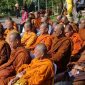 56 Bhikkhu Lintas Negara berpartisipasi berjalan dari Bali Menuju Borobudur (foto. kemenag)