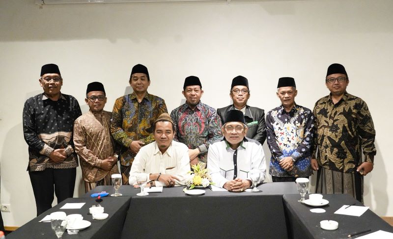 9 Anggota Ahlul Halli Wal Aqdi yang bertugas menyiapkan seleksi Majelis Masyayikh Pesantren.
