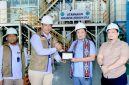 Direktur Utama Perum BULOG, Letnan Jenderal (Purn) Rizal Ramdani S.Sos, SH. M.Han., didampingi Pemimpin Wilayah BULOG DKI Jakarta dan Banten, Taufan Akib, menerima langsung kunjungan kerja Ketua Komisi III DPR. (dok. bulog)