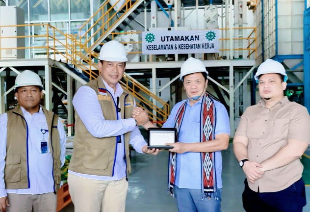 Direktur Utama Perum BULOG, Letnan Jenderal (Purn) Rizal Ramdani S.Sos, SH. M.Han., didampingi Pemimpin Wilayah BULOG DKI Jakarta dan Banten, Taufan Akib, menerima langsung kunjungan kerja Ketua Komisi III DPR. (dok. bulog)
