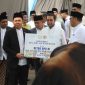 Ketua DPD RI, Sultan Baktiar Najamudin saat bagikan sapi yang akan disemebelih (dok. dpd)