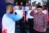 Mendikdasmen Abdul Mu’ti saat trinjau Paskibra yang akan bertugas pada upacara Hardiknas (dok. kemendikdasmen)