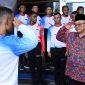 Mendikdasmen Abdul Mu’ti saat trinjau Paskibra yang akan bertugas pada upacara Hardiknas (dok. kemendikdasmen)