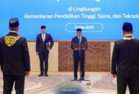Mendiksaintek Brian Yuliarto, resmi melantik sejumlah pimpinan perguruan tinggi negeri (dok. kemendiksaintek)