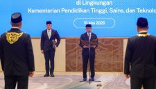 Mendiksaintek Brian Yuliarto, resmi melantik sejumlah pimpinan perguruan tinggi negeri (dok. kemendiksaintek)