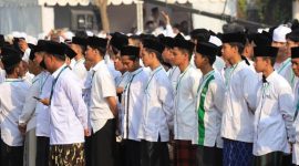 Para santri siap Kementerian Agama membuka Program Beasiswa Indonesia Bangkit (BIB) jalur gelar akselerasi 2026. (dok. kemenag)