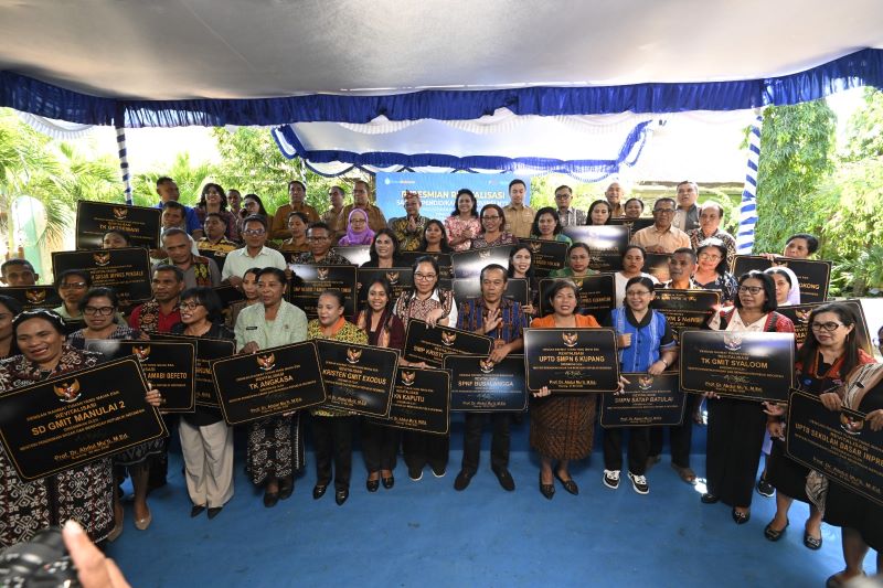 Revitalisasi Satuan Pendidikan dan menyalurkan 9.019 Interactive Flat Panel di NTT (foto. kemendikdasmen)