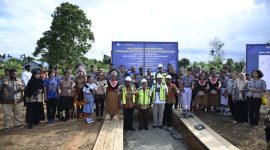 Wajah cerah murid dan guru SMA Negeri 4 Manokwari (foto, kemendikdasmen)