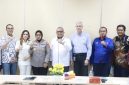 Wamenaker Afriansyah Noor memfasilitasi dialog antara manajemen PT Multistrada Arah Sarana Tbk dan serikat pekerjanya. (dok.klemnaker)