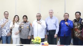 Wamenaker Afriansyah Noor memfasilitasi dialog antara manajemen PT Multistrada Arah Sarana Tbk dan serikat pekerjanya. (dok.klemnaker)