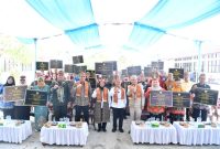 Wamendikdasmen Fajar Riza Ul Haq meresmikan program Revitalisasi Satuan Pendidikan untuk jenjang SMA, SMK, dan Sekolah Khususdi Provinsi Kalimantan Tengah. (foto. kemendikdasmen)
