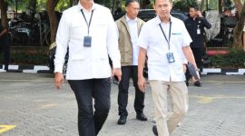 Kepala Divisi Hubungan Masyarakat Perum BULOG, Tomi Wijaya, bersama Dirut Perum BULOG Ahmad RizalRamadhani (dok.bulog)