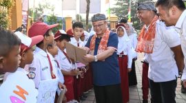 Mendikdasmen Abdul Mu’ti di SDN Cimahpar 5, Kota Bogor, Jawa Barat (foto. kemendikdasmen)