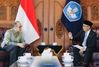 Mendiktisaintek Brian Yuliarto menerima kunjungan Duta Besar Republik Indonesia (RI) untuk Kanada, Muhsin Syihab (foto. kemendiksiantek)
