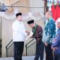 Nusron Wahid menyerahkan 1.029 sertipikat tanah wakaf dan tiga Sertipikat Hak Milik (dok. rentak.id)