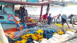 TNI AL bergerak cepat merespons insiden tenggelamnya kapal ikan KM Mitra Jaya di Perairan Tanjung Api, Kabupaten Asahan (foto. dispenal)