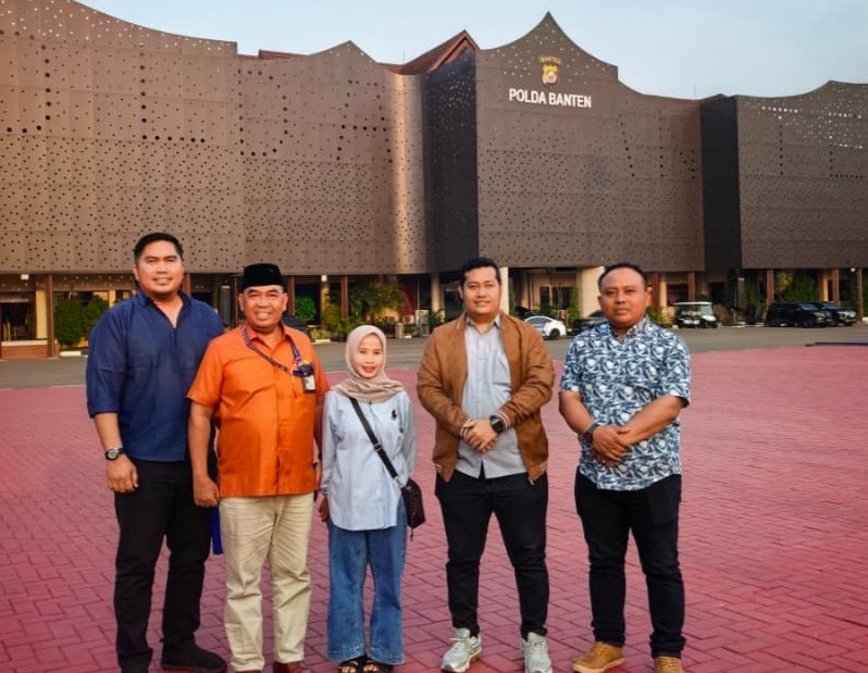 Tim kuasa hukum Imas Sundari dari Firma Hukum RKHK & Partners dan Imas Sundari (dok. rkhk)