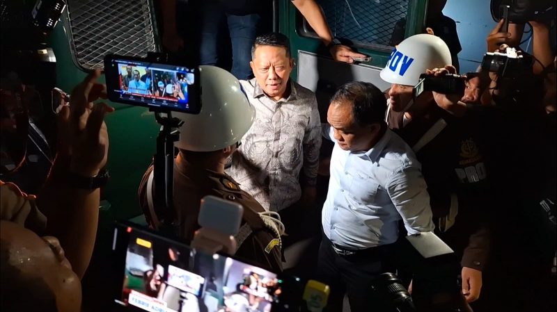 Eks Jampidsus Febrie Adriansyah digelandang ke Rutan KPK