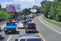 Macet jelang GT Ciawai/Gadog menuju Puncak (foto. lazir)