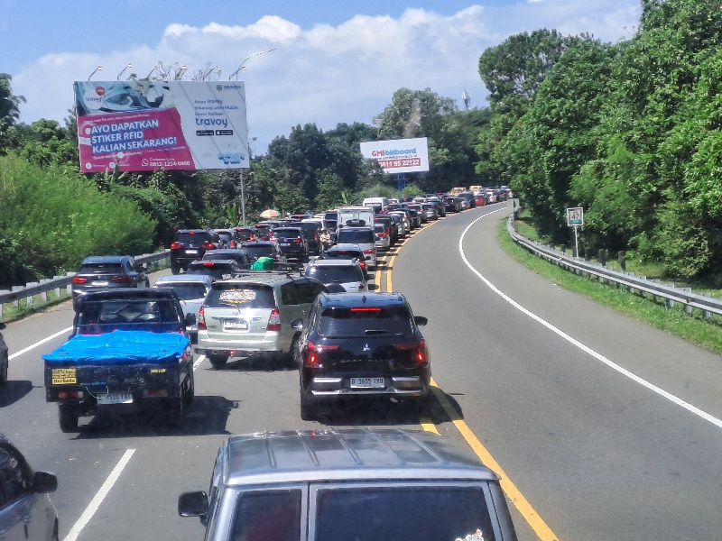 Macet jelang GT Ciawai/Gadog menuju Puncak (foto. lazir)