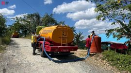 Bantuan air bersih saat kemarau oleh PU di Kabupaten Banjar (foto.pu)