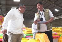 Dirut Bulog Ahmad Rizal Ramdhani saat jelaskan kulaitasa beras (dok. rentak.id)