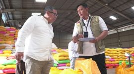 Dirut Bulog Ahmad Rizal Ramdhani saat jelaskan kulaitasa beras (dok. rentak.id)
