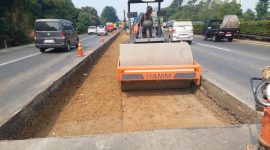 JMTM melakukan pekerjaan rekonstruksi perkerasan di beberapa titik jalan tol (foto. jasa marga)