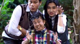 Jhon Mini berperan sebagai Bos Besar dalam film Petak Umpet Dimensi (foto. kolekasi pribadi)