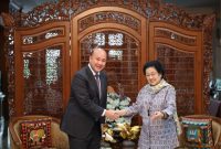 Ketua Umum DPP PDI Perjuangan Megawati Soekarnoputri bersama Deputi Perdana Menteri Kamboja, Hun Many (dok. pdip)