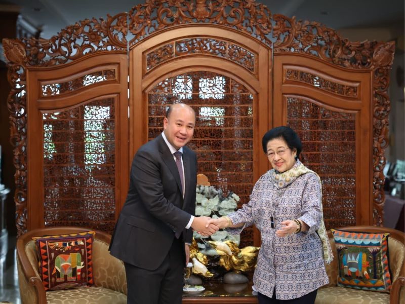 Ketua Umum DPP PDI Perjuangan Megawati Soekarnoputri bersama Deputi Perdana Menteri Kamboja, Hun Many (dok. pdip)