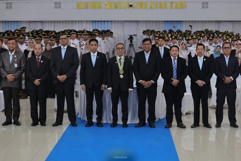 Mendiktisaintek Brian Yuliarto saat di Institut Pemerintahan Dalam Negeri (foto. kemendiksaintek)
