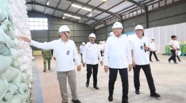 Menko Polkam Djamari Chaniago beserta jajaran di Kompleks Pergudangan BULOG Pulo Brayan Darat I, Medan. (foto. bulog)