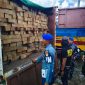 TNI AL gagalkan illegal logging yang akan dikirim menuju Pulau Jawa (dok. dispenal)