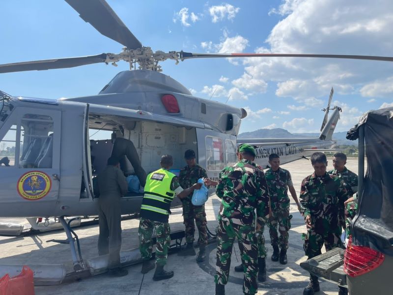 Beri bantuan gempa NTT TNI AL gunakan Helikopter Bell 412 HU-4206 dari Skuadron Udara 400 Wing Udara 2 Puspenerbal (foto. dispenal)
