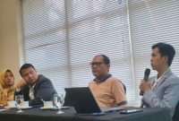 Direktur Eksekutif Indonesia Political Opinion (IPO) Dedi Kurnia Syah saat hasil survei (foto. ipo)