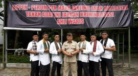 Eka Yogaswara, berdiri di tengah (foto.ist)