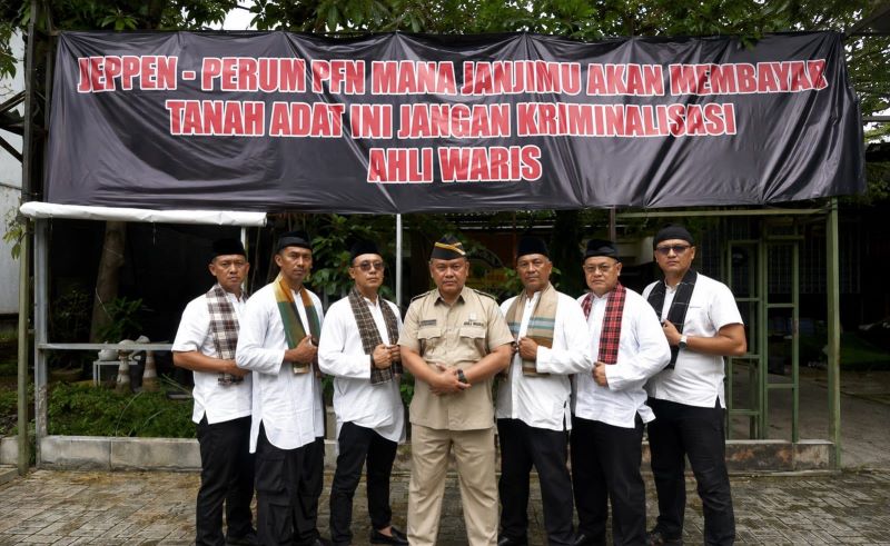 Eka Yogaswara, berdiri di tengah (foto.ist)