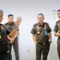 Kajati Kalbar (kiri) tengah beri pengarahan kepada Jajarannya (foto. ist)