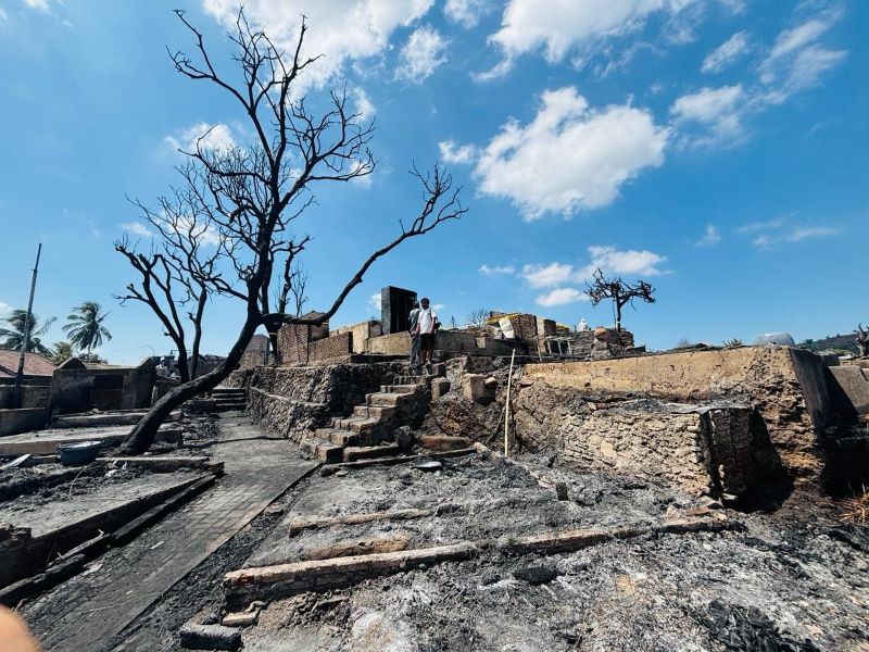 Kawasan pemukiman tradisional Suku Sasak di Desa Adat Sade, Lombok Tengah, NTB) dilalap api (foto. kemdikbud)