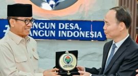 Mendes PDT Yandri Susanto dan Wakil Menteri Kementerian Pertanian dan Urusan Perdesaan Republik Rakyat Tiongkok, Zhang Zhili. (foto. kemendes)