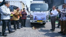 Mendikdasmen Abdul Mu’ti, secara resmi melepas pengiriman 5.538.300 eksemplar buku bacaan bermutu. (foto, kemendikdasmen)